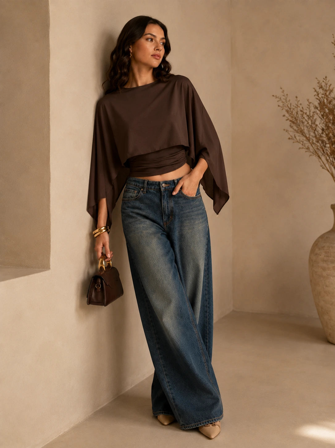 WOMAN‘S CAPE SLEEVE